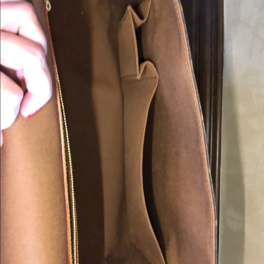 Luis Vuitton messenger bag - Picture 4 of 7